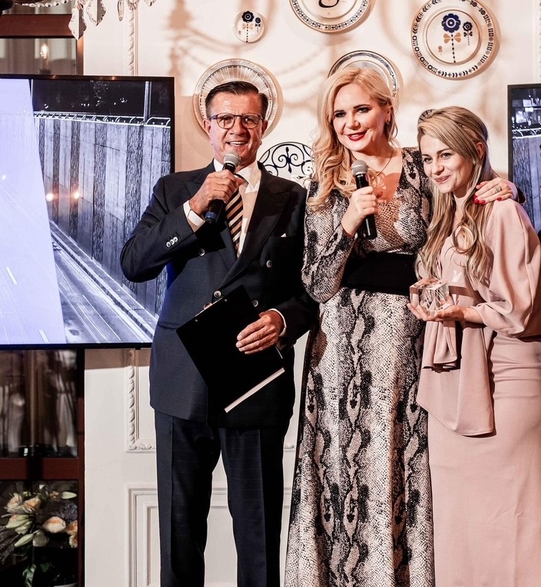 Agnes receiving the Top Polish Brands trophy in Warsaw